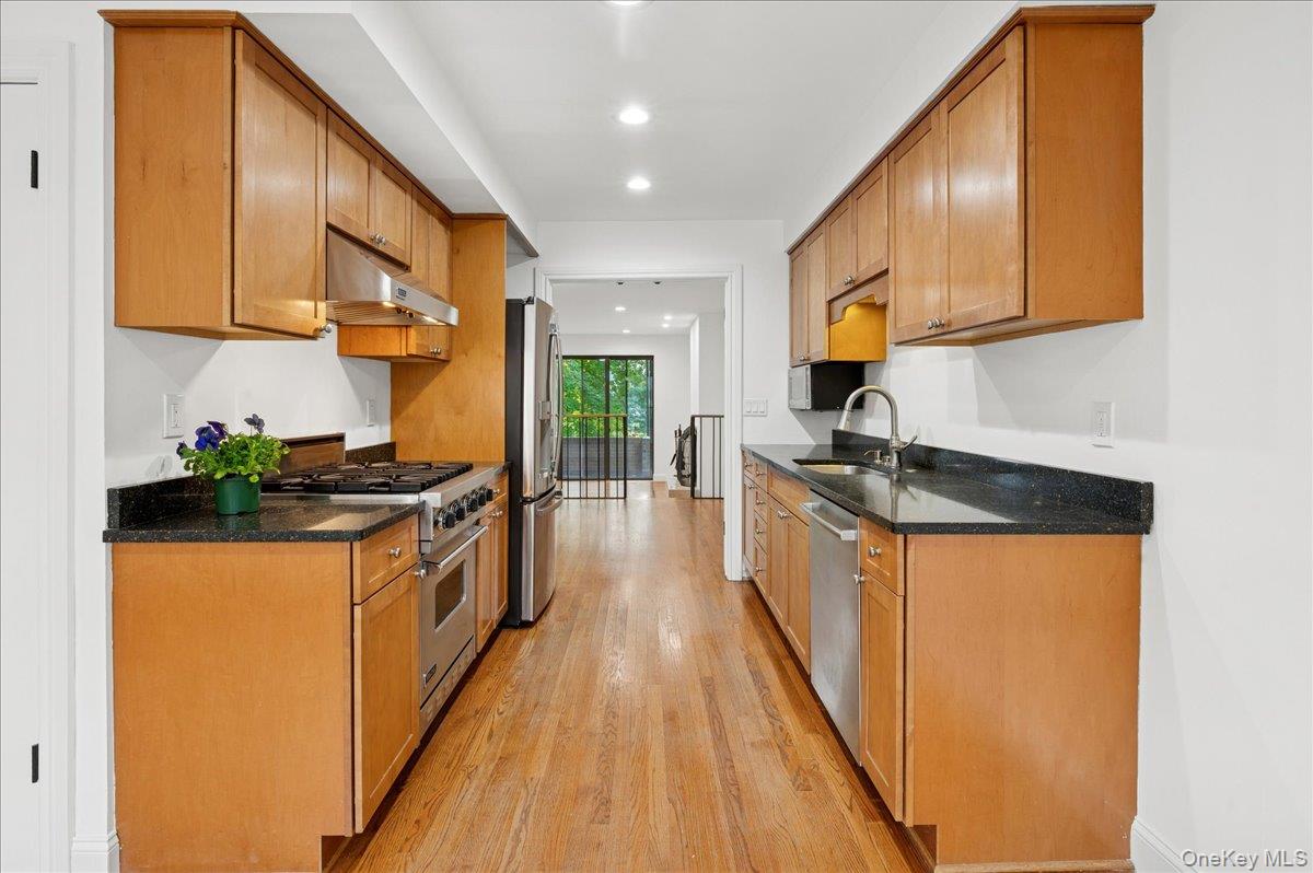 Rye, New York, 10580, United States, 3 Bedrooms Bedrooms, ,3 BathroomsBathrooms,Residential,Active,1973541