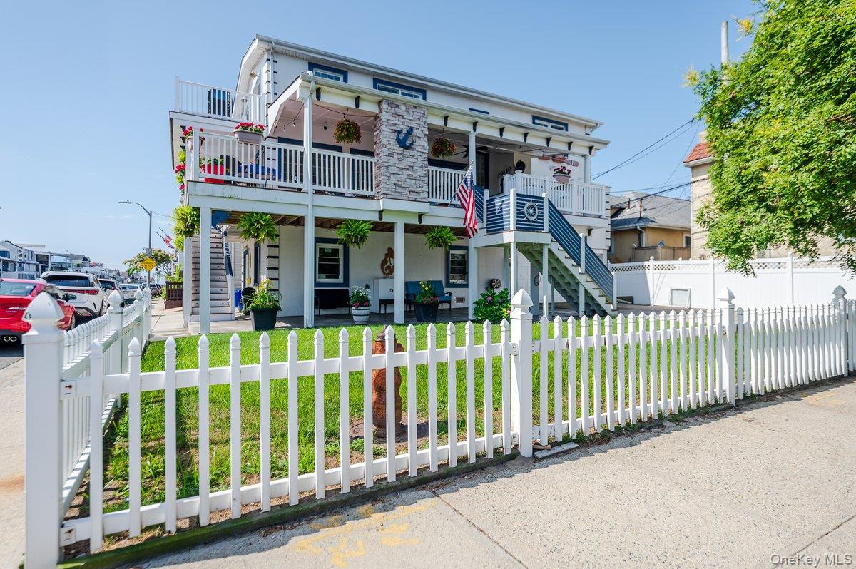 Long Beach, New York, 11561, United States, 4 Bedrooms Bedrooms, ,3 BathroomsBathrooms,Residential,Active,2008919