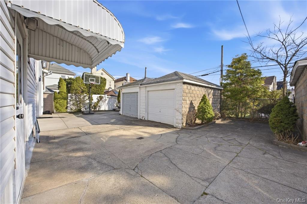 Brooklyn, New York, 11209, United States, 3 Bedrooms Bedrooms, ,2 BathroomsBathrooms,Residential,Active,2043128