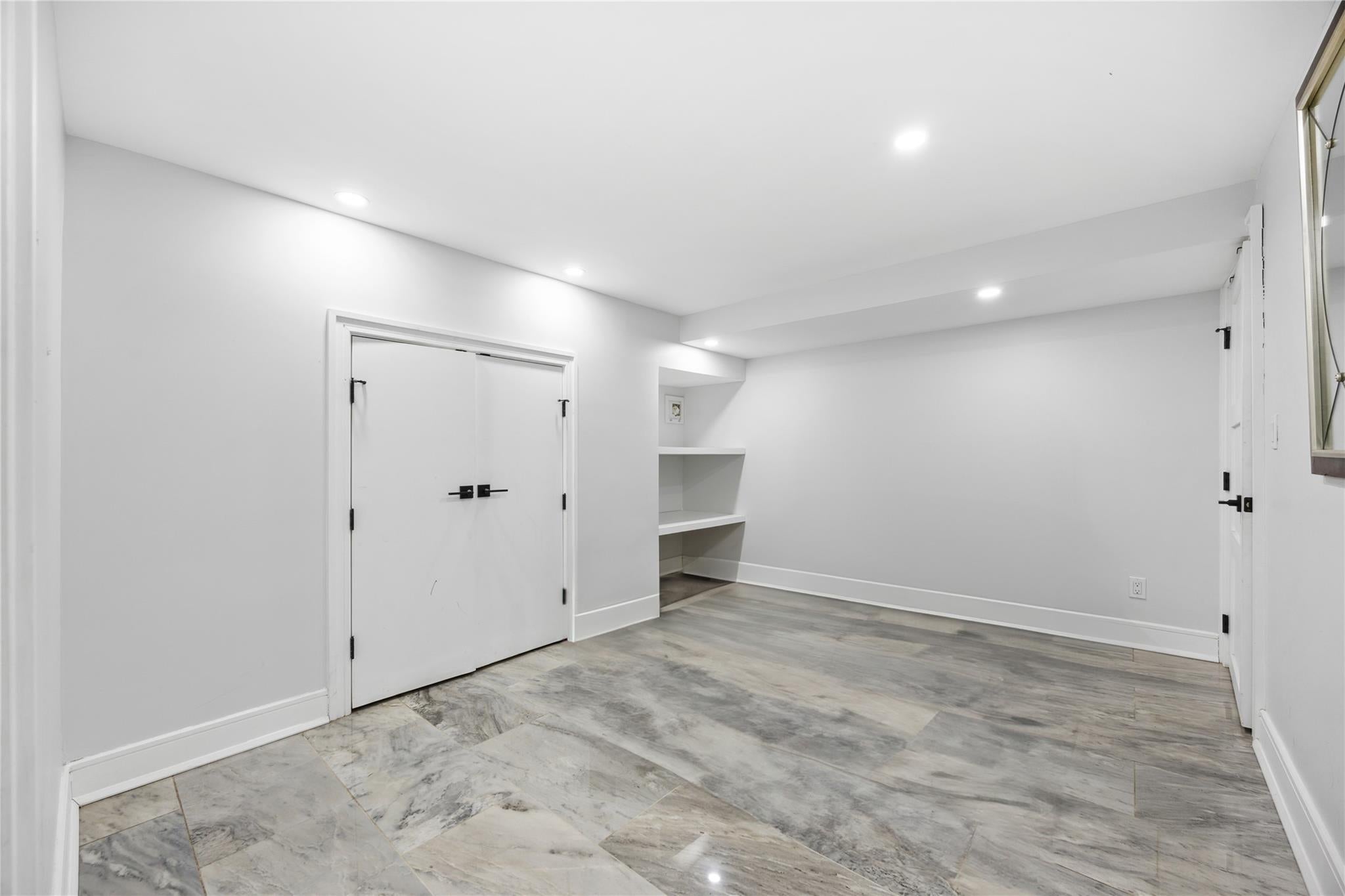 Douglaston, New York, 11363, United States, ,5 BathroomsBathrooms,Residential,Active,1741588