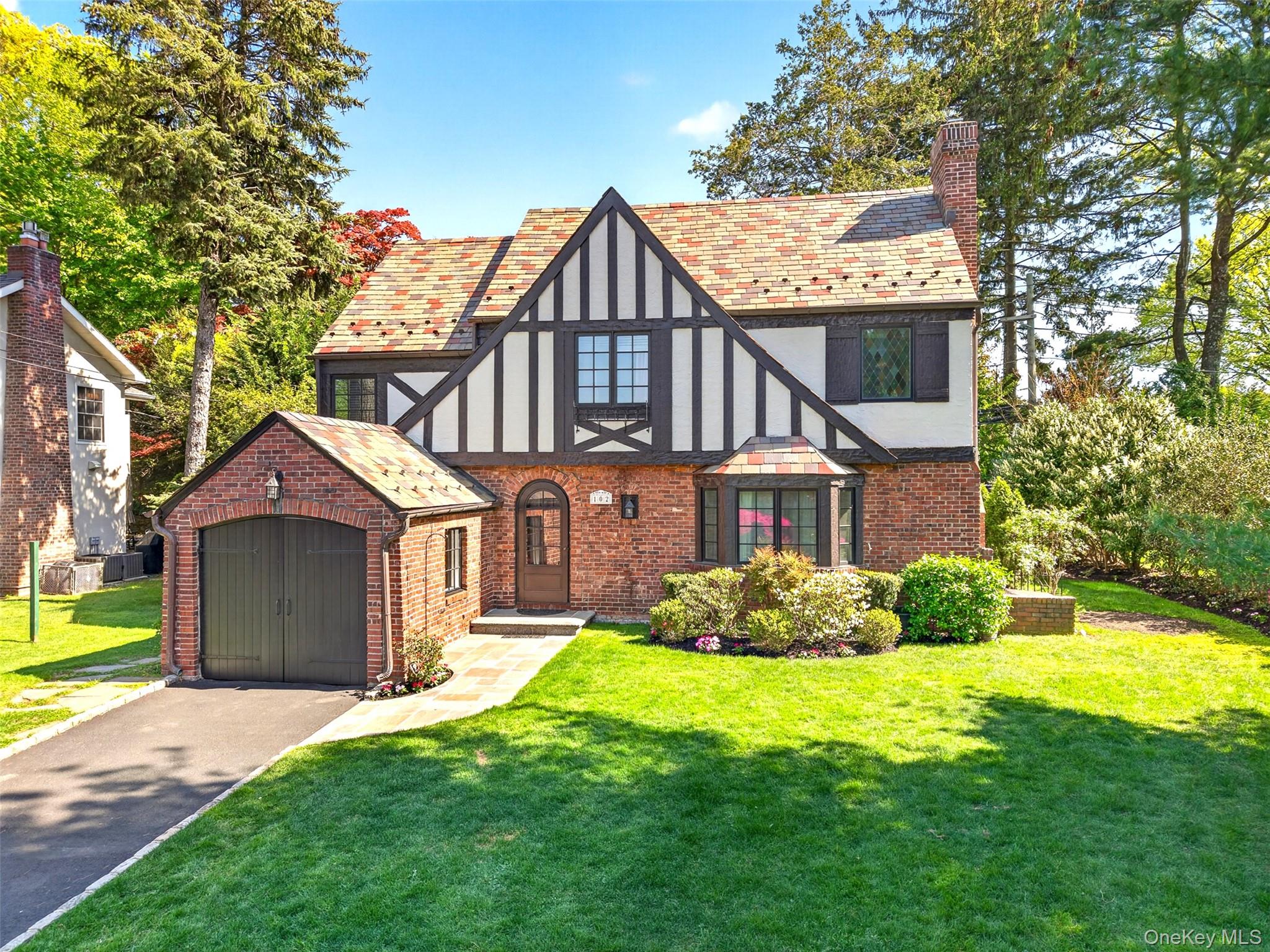 Manhasset, New York, 11030, United States, 4 Bedrooms Bedrooms, ,3 BathroomsBathrooms,Residential,Active,2045030