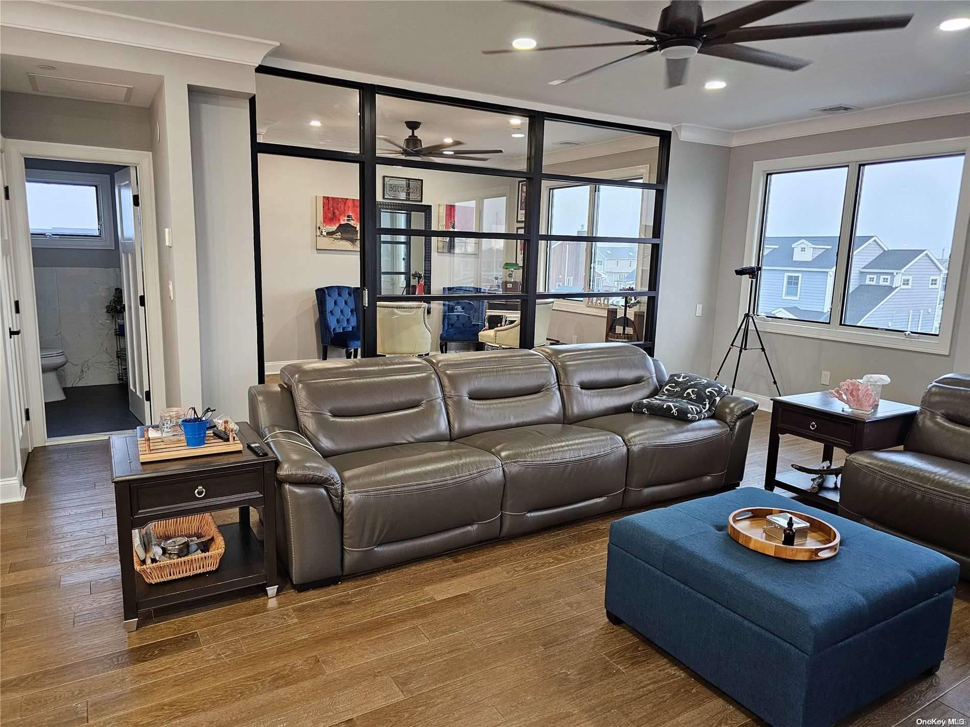 Babylon, New York, 11702, United States, 3 Bedrooms Bedrooms, ,3 BathroomsBathrooms,Residential,Active,1801049