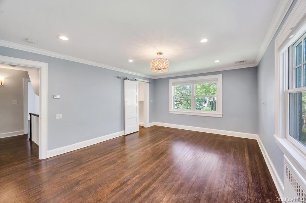 White Plains, New York, 10605, United States, 5 Bedrooms Bedrooms, ,4 BathroomsBathrooms,Residential,Pending,2045677