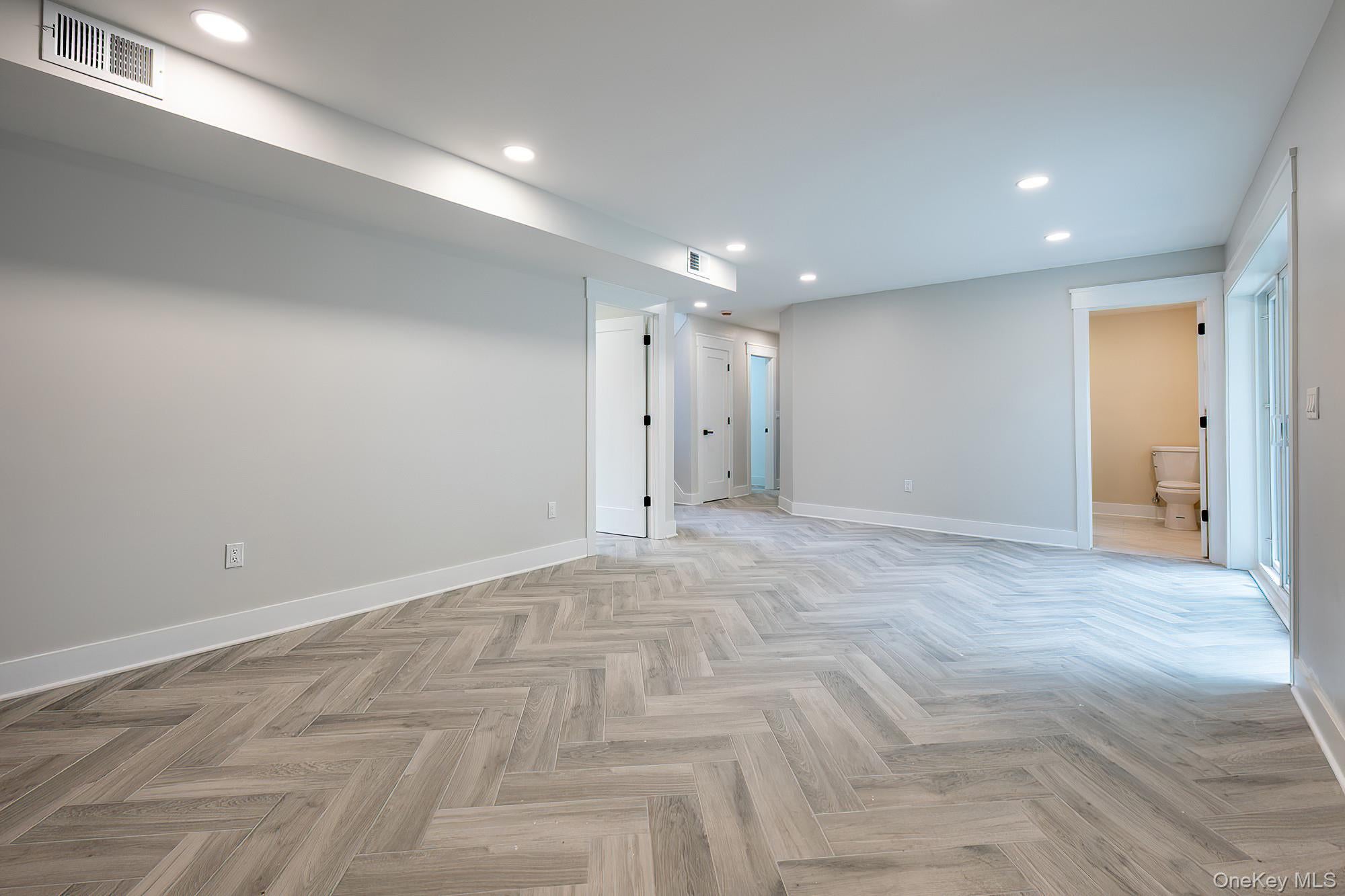 White Plains, New York, 10607, United States, 4 Bedrooms Bedrooms, ,3 BathroomsBathrooms,Residential,Active,1965798