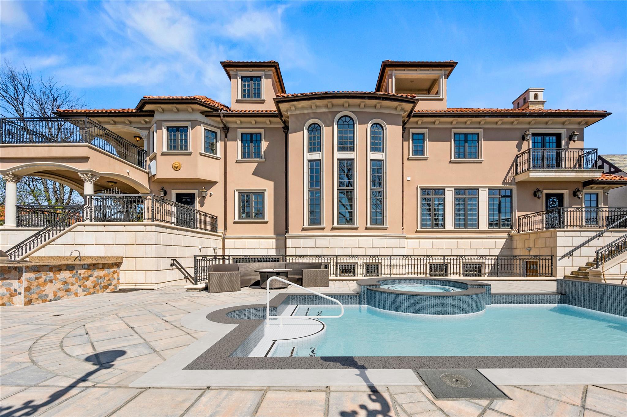 Malba, New York, 11357, United States, 5 Bedrooms Bedrooms, ,7 BathroomsBathrooms,Residential,Active,1761248