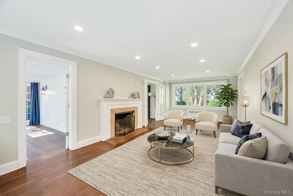 White Plains, New York, 10605, United States, 5 Bedrooms Bedrooms, ,4 BathroomsBathrooms,Residential,Pending,2045677