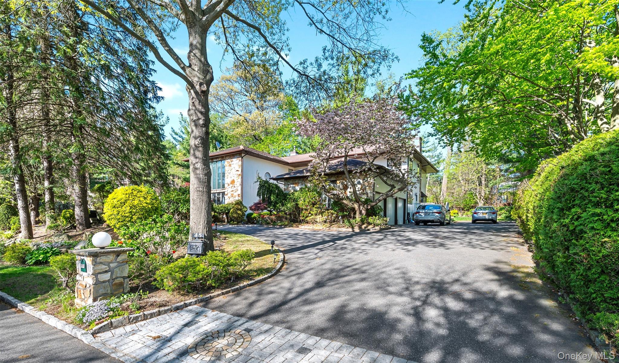 Manhasset, New York, 11030, United States, 5 Bedrooms Bedrooms, ,6 BathroomsBathrooms,Residential,Active,1788462