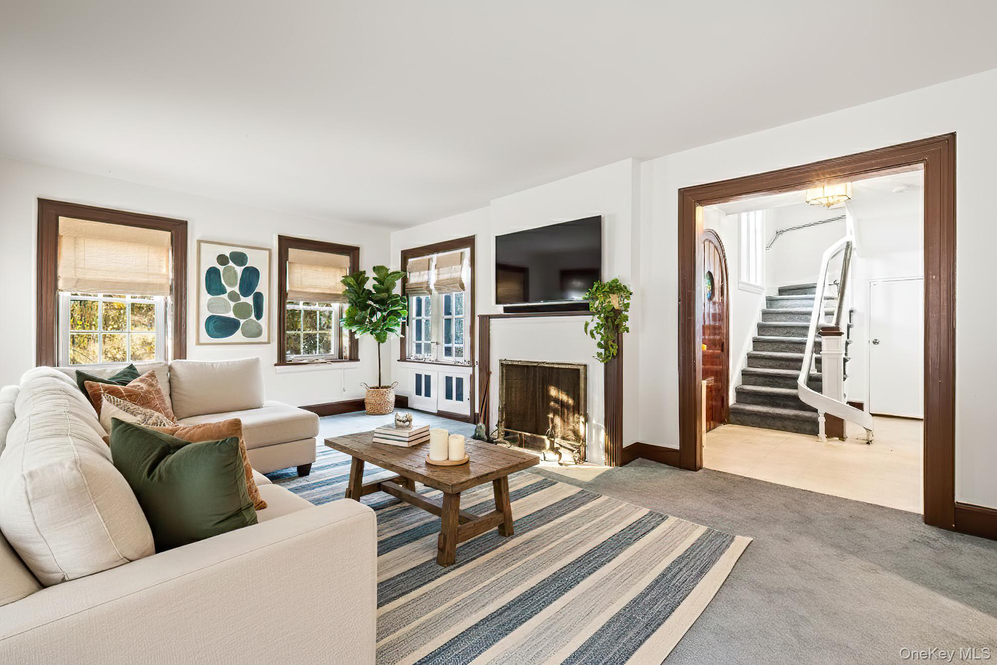 Scarsdale, New York, 10583, United States, 3 Bedrooms Bedrooms, ,2 BathroomsBathrooms,Residential,Pending,2007107