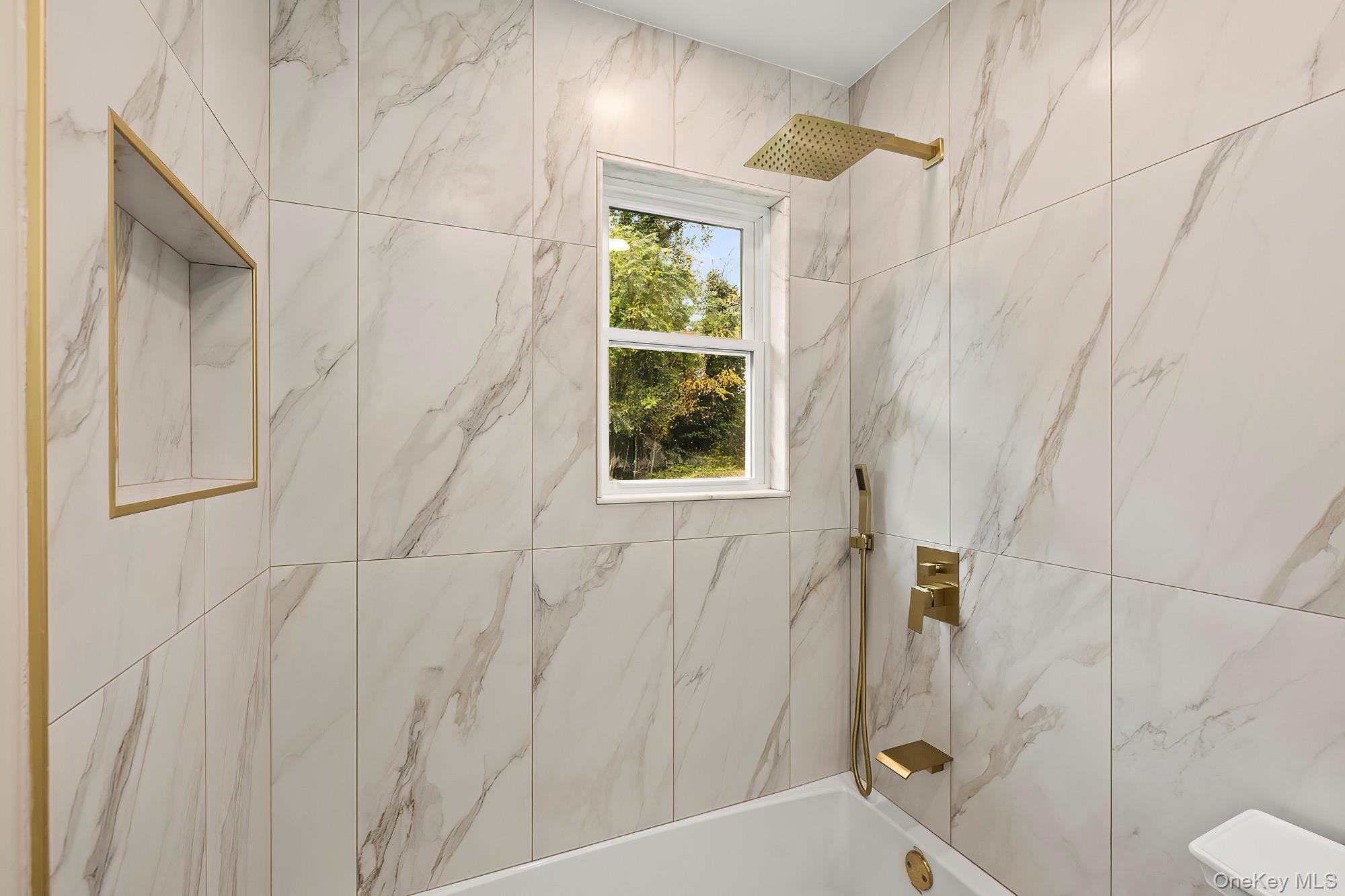 White Plains, New York, 10607, United States, 4 Bedrooms Bedrooms, ,3 BathroomsBathrooms,Residential,Active,1965798