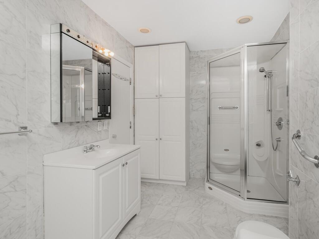 Bronx, New York, 10471, United States, 4 Bedrooms Bedrooms, ,3 BathroomsBathrooms,Residential,Active,1764906