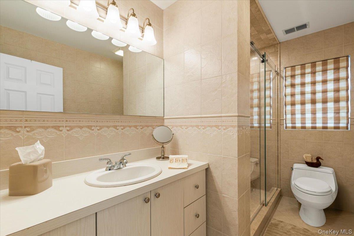 Scarsdale, New York, 10583, United States, 4 Bedrooms Bedrooms, ,4 BathroomsBathrooms,Residential,Active,1951822