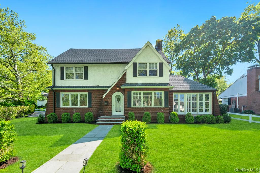White Plains, New York, 10605, United States, 5 Bedrooms Bedrooms, ,4 BathroomsBathrooms,Residential,Pending,2045677