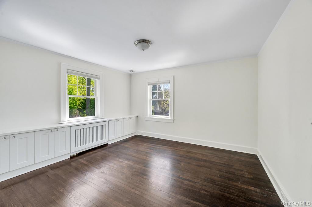 White Plains, New York, 10605, United States, 5 Bedrooms Bedrooms, ,4 BathroomsBathrooms,Residential,Pending,2045677