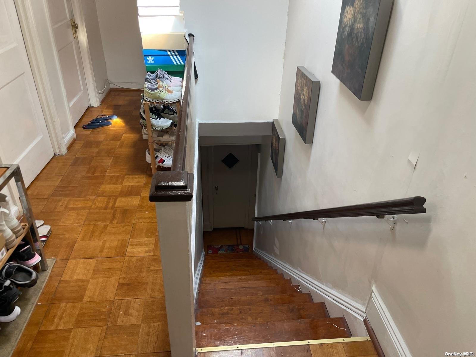 Elmhurst, New York, 11373, United States, ,7 BathroomsBathrooms,Residential,Pending,1825061