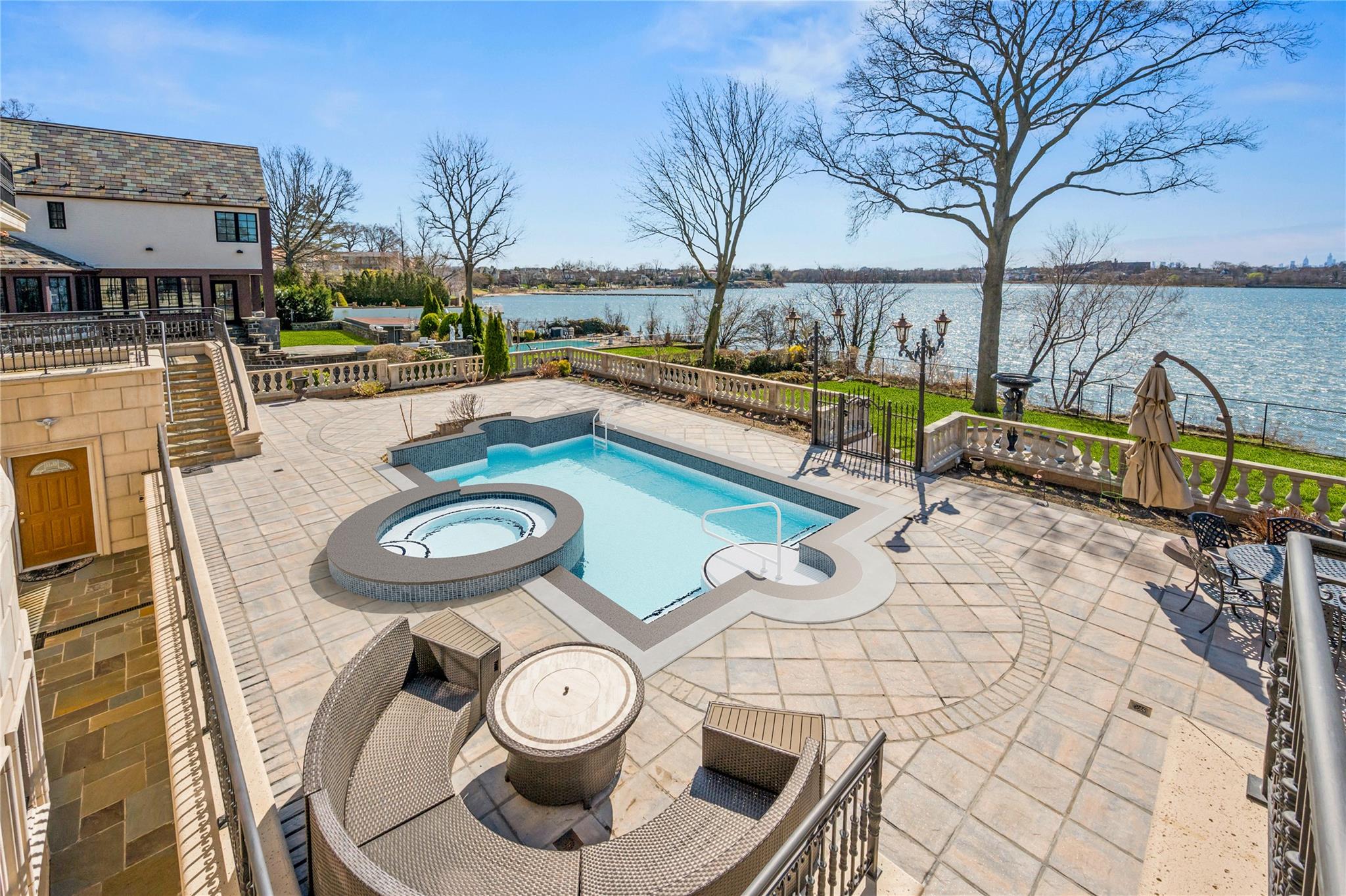 Malba, New York, 11357, United States, 5 Bedrooms Bedrooms, ,7 BathroomsBathrooms,Residential,Active,1761248