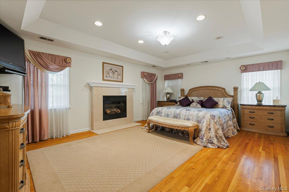 Scarsdale, New York, 10583, United States, 4 Bedrooms Bedrooms, ,4 BathroomsBathrooms,Residential,Active,1951822