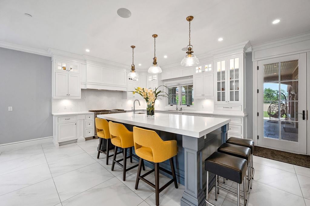 Little Neck, New York, 11362, United States, 5 Bedrooms Bedrooms, ,6 BathroomsBathrooms,Residential,Active,1908169