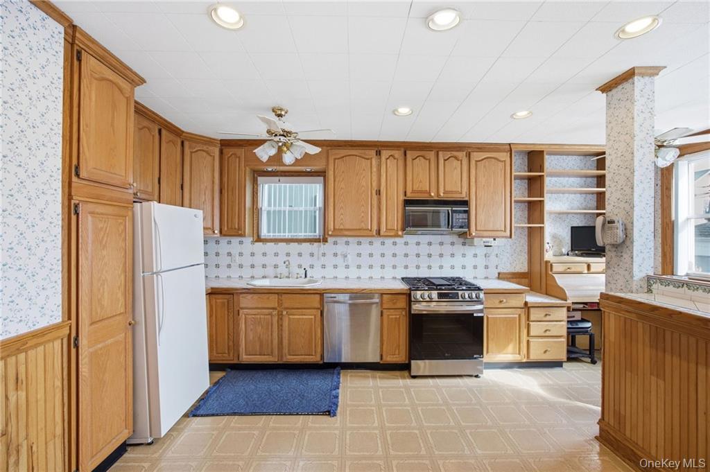 Brooklyn, New York, 11209, United States, 3 Bedrooms Bedrooms, ,2 BathroomsBathrooms,Residential,Active,2043128