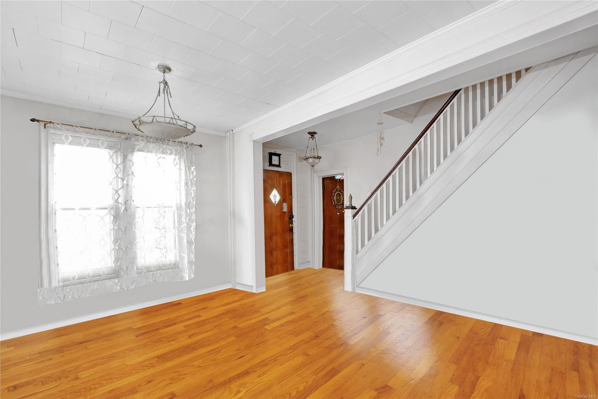 Elmhurst, New York, 11373, United States, ,7 BathroomsBathrooms,Residential,Pending,1825061