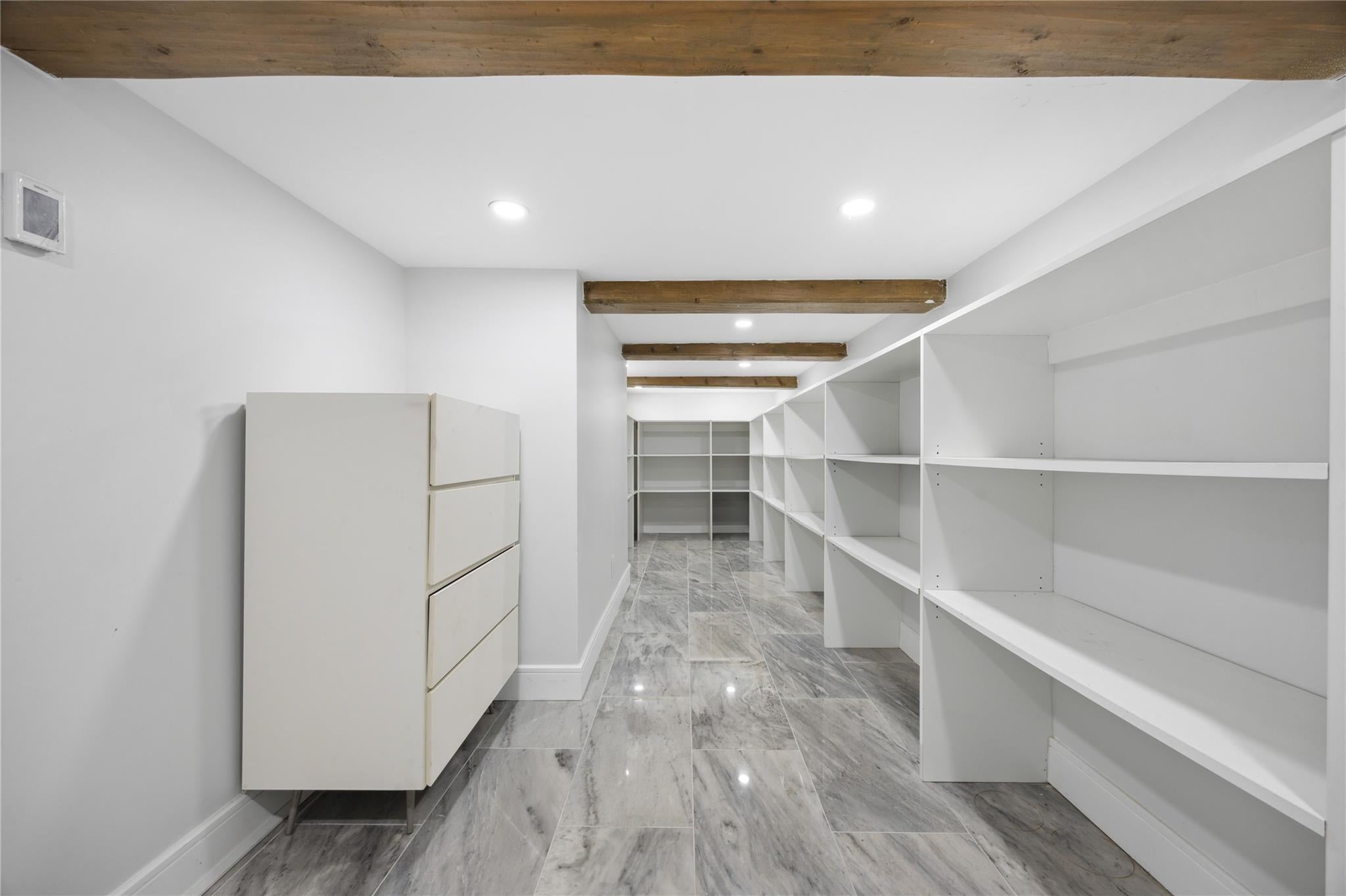 Douglaston, New York, 11363, United States, ,5 BathroomsBathrooms,Residential,Active,1741588