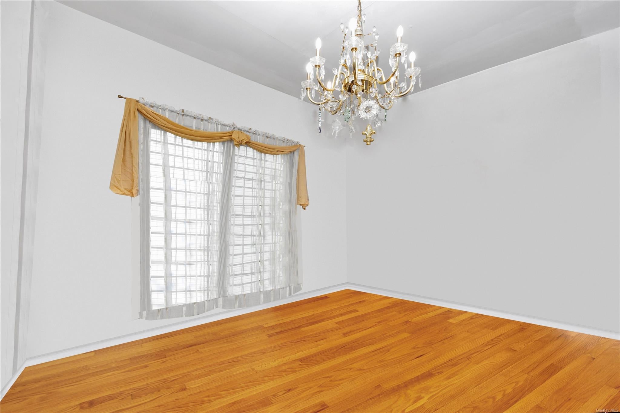 Elmhurst, New York, 11373, United States, ,7 BathroomsBathrooms,Residential,Pending,1825061