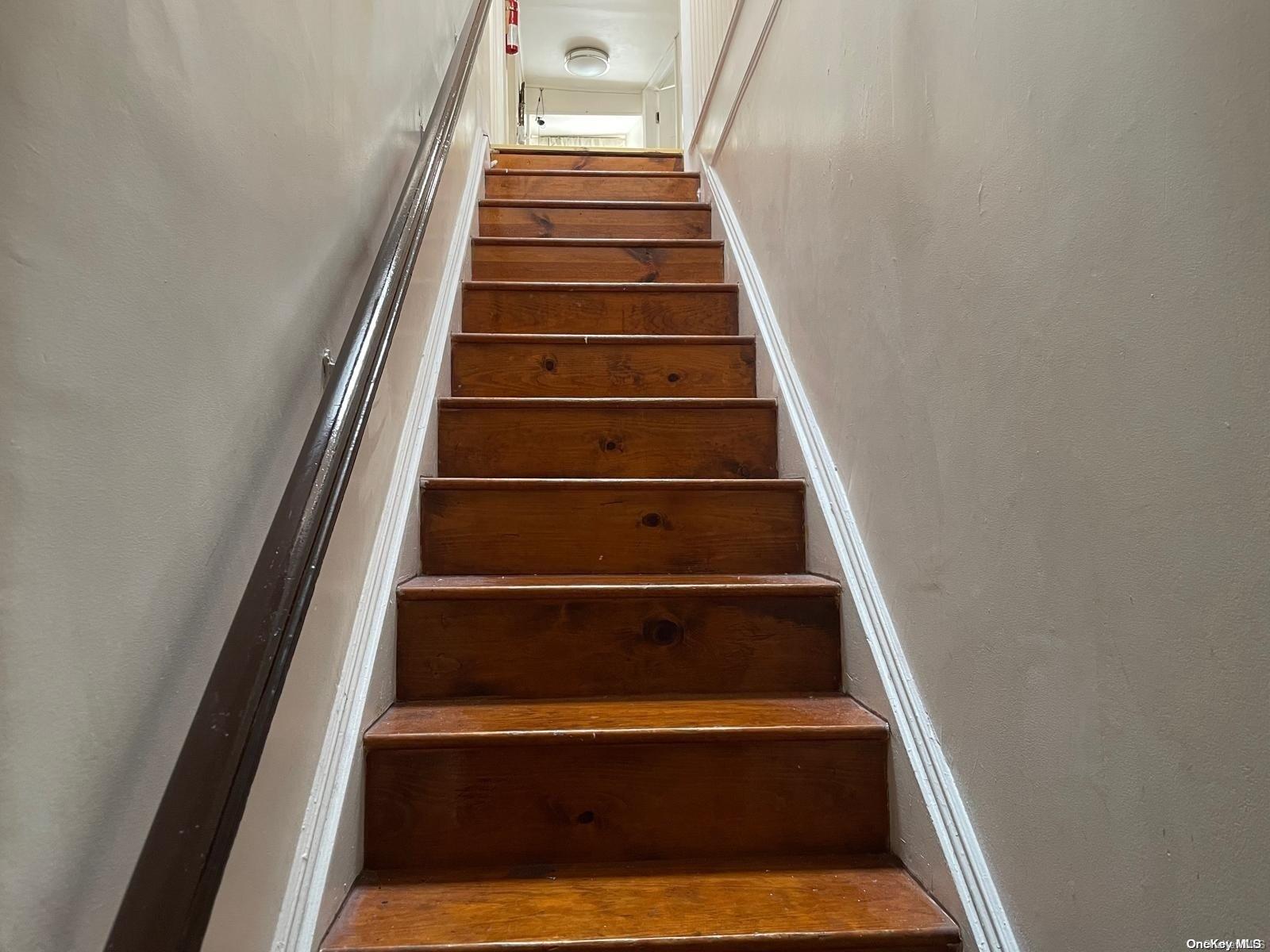 Elmhurst, New York, 11373, United States, ,7 BathroomsBathrooms,Residential,Pending,1825061