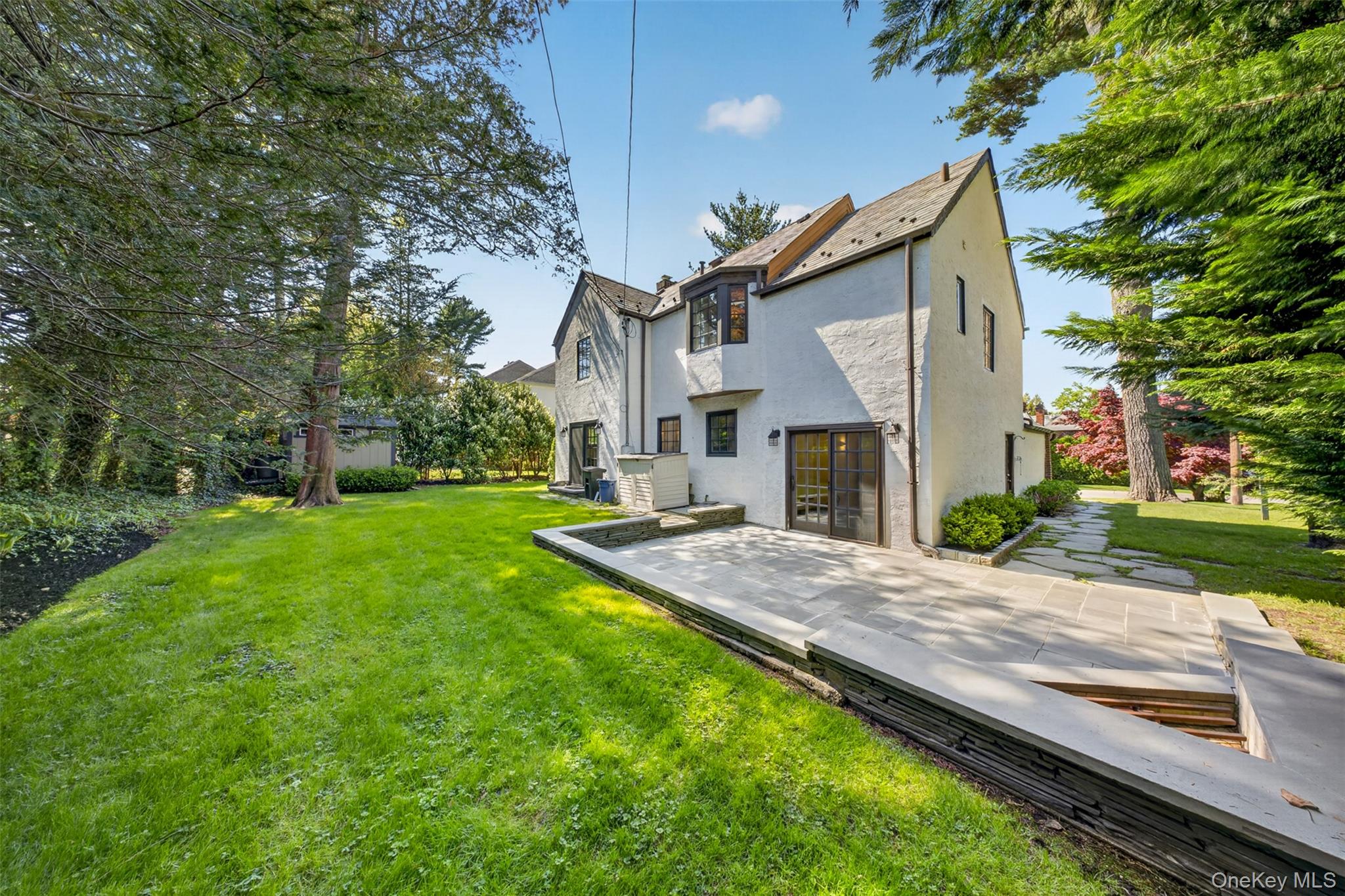 Manhasset, New York, 11030, United States, 4 Bedrooms Bedrooms, ,3 BathroomsBathrooms,Residential,Active,2045030