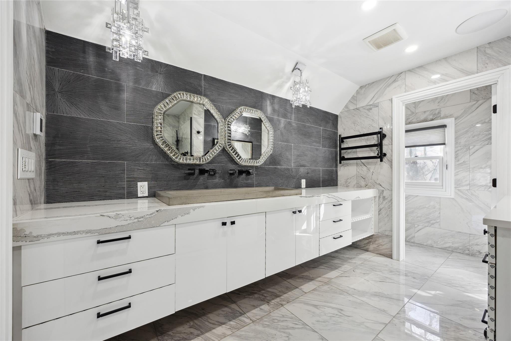 Douglaston, New York, 11363, United States, ,5 BathroomsBathrooms,Residential,Active,1741588