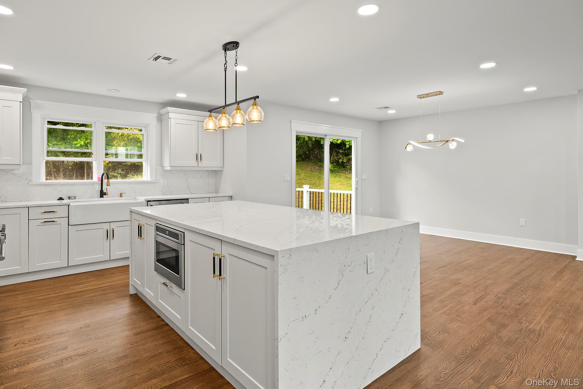 White Plains, New York, 10607, United States, 4 Bedrooms Bedrooms, ,3 BathroomsBathrooms,Residential,Active,1965798