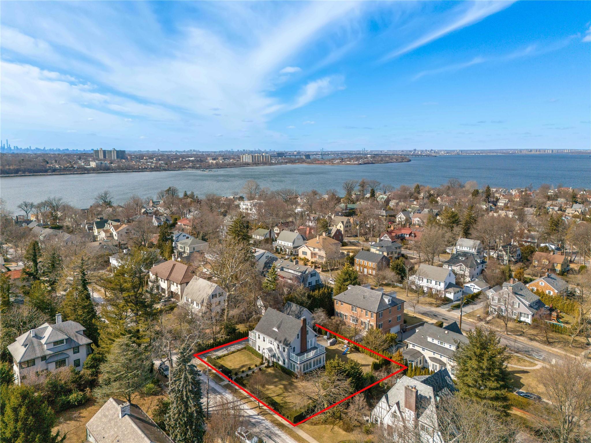 Douglaston, New York, 11363, United States, ,5 BathroomsBathrooms,Residential,Active,1741588