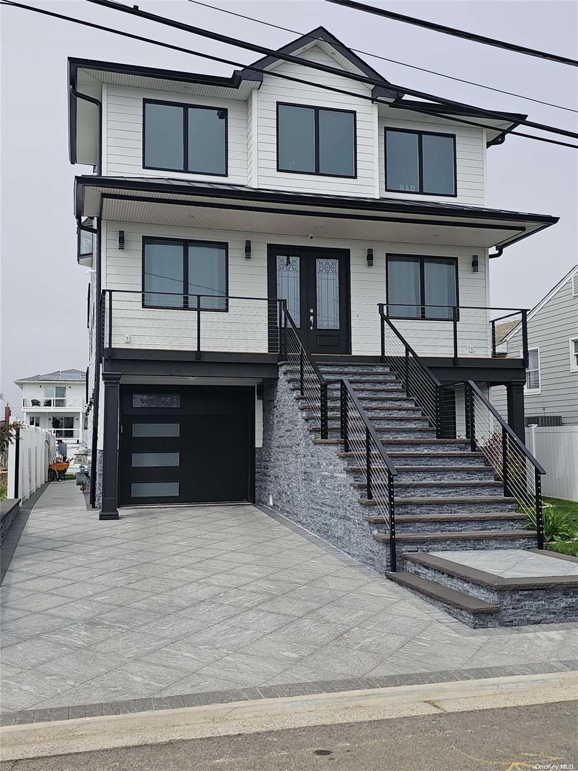 Babylon, New York, 11702, United States, 3 Bedrooms Bedrooms, ,3 BathroomsBathrooms,Residential,Active,1801049
