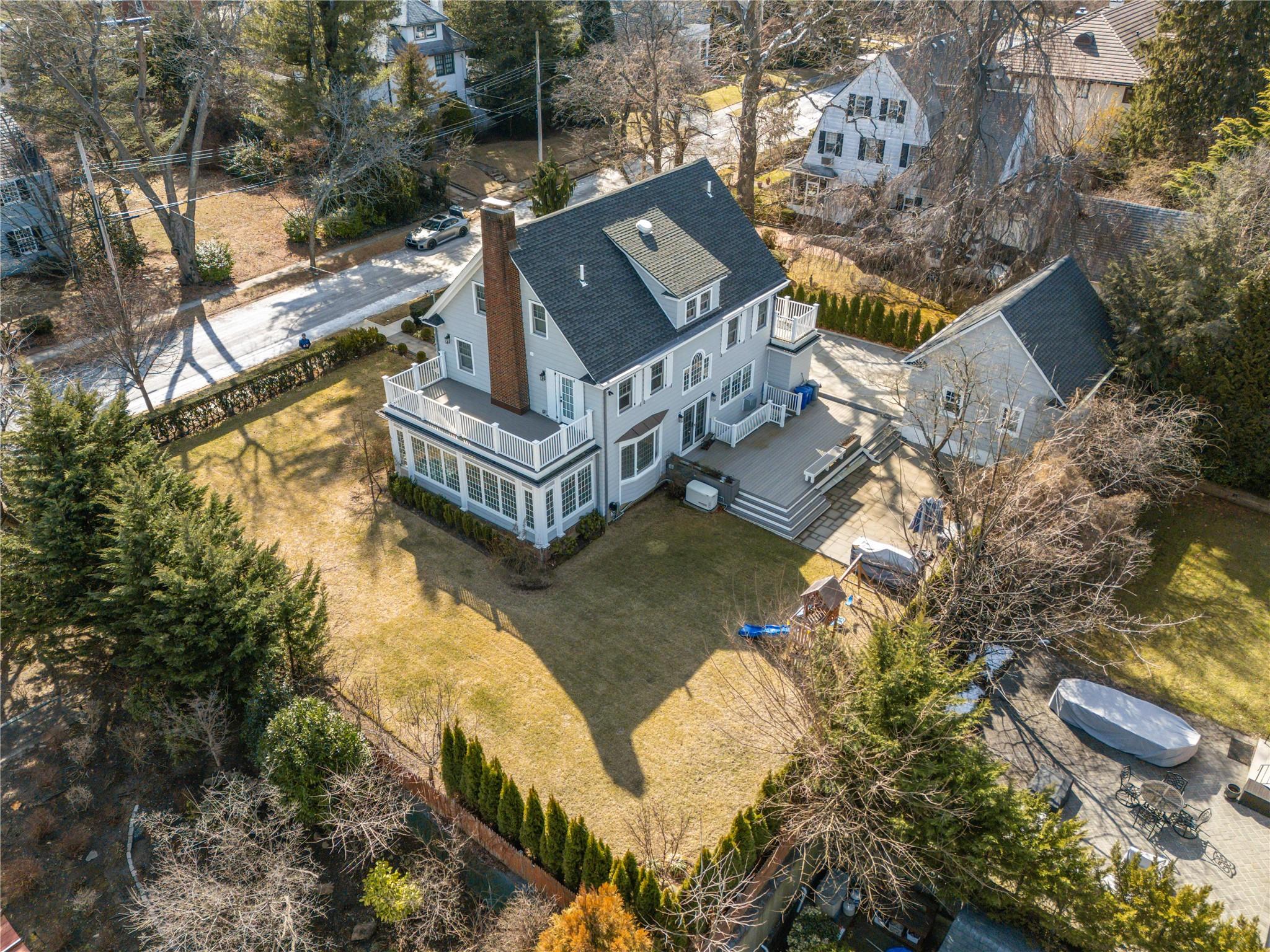 Douglaston, New York, 11363, United States, ,5 BathroomsBathrooms,Residential,Active,1741588