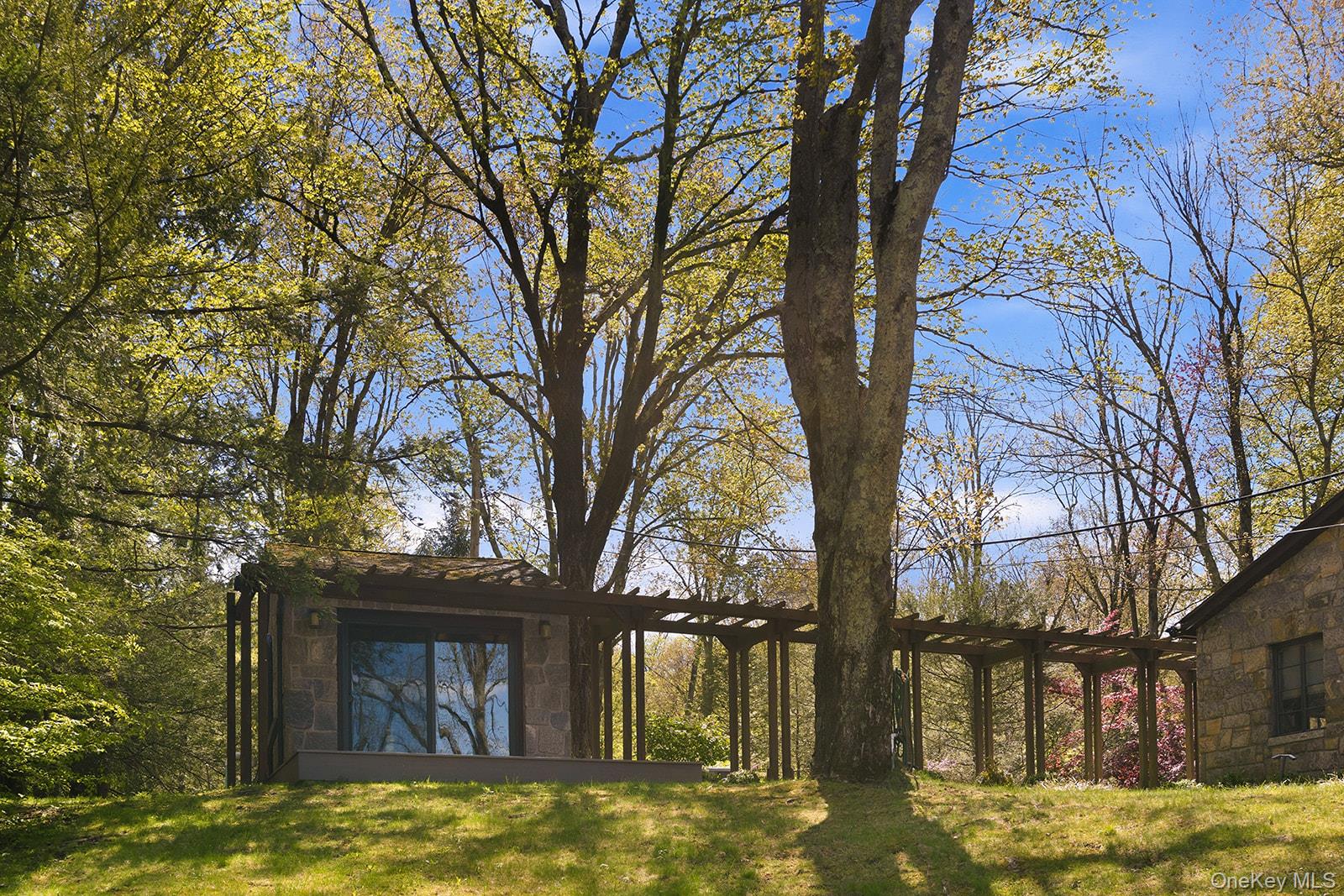 Putnam Valley, New York, 10579, United States, 3 Bedrooms Bedrooms, ,3 BathroomsBathrooms,Residential,Pending,2045595