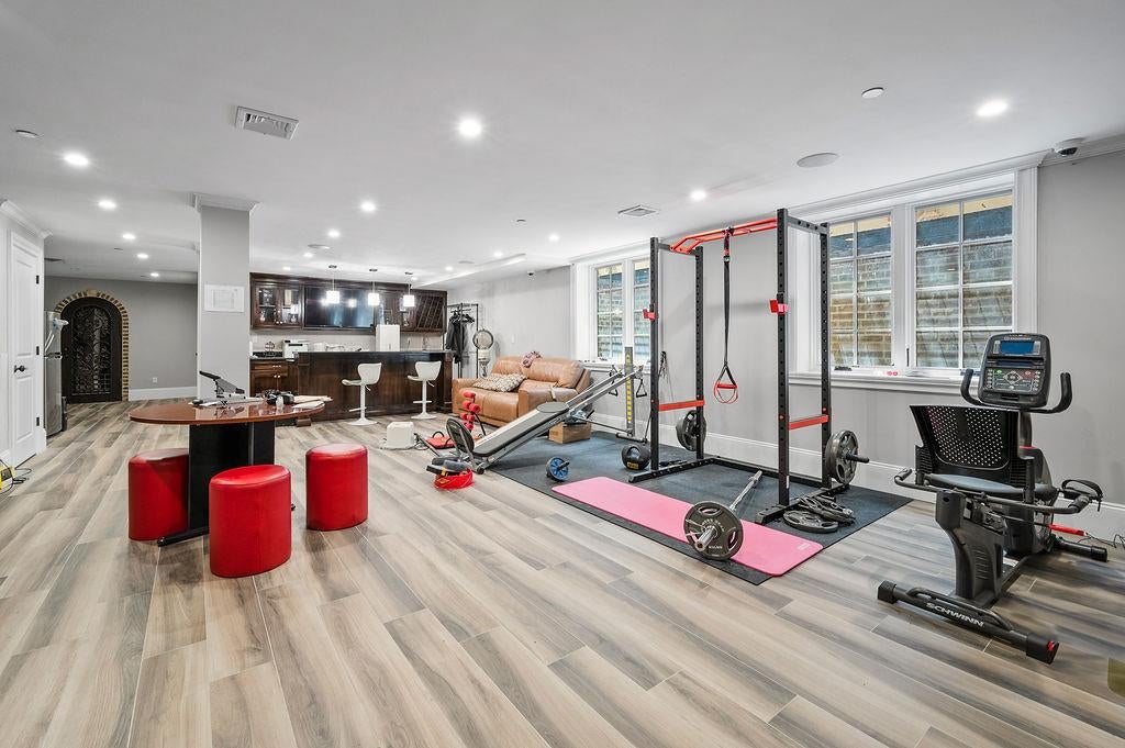 Little Neck, New York, 11362, United States, 5 Bedrooms Bedrooms, ,6 BathroomsBathrooms,Residential,Active,1908169