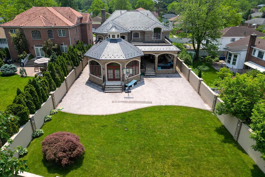 Little Neck, New York, 11362, United States, 5 Bedrooms Bedrooms, ,6 BathroomsBathrooms,Residential,Active,1908169
