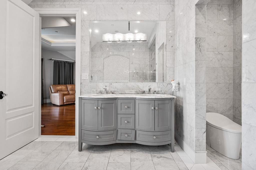 Little Neck, New York, 11362, United States, 5 Bedrooms Bedrooms, ,6 BathroomsBathrooms,Residential,Active,1908169