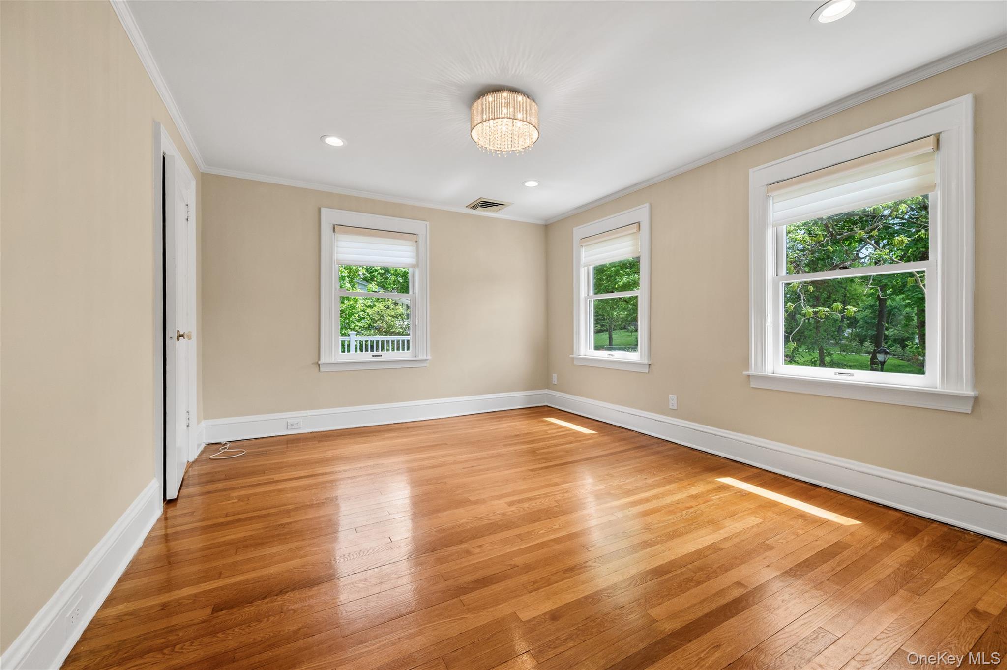 Great Neck, New York, 11021, United States, 5 Bedrooms Bedrooms, ,4 BathroomsBathrooms,Residential,Active,1885010