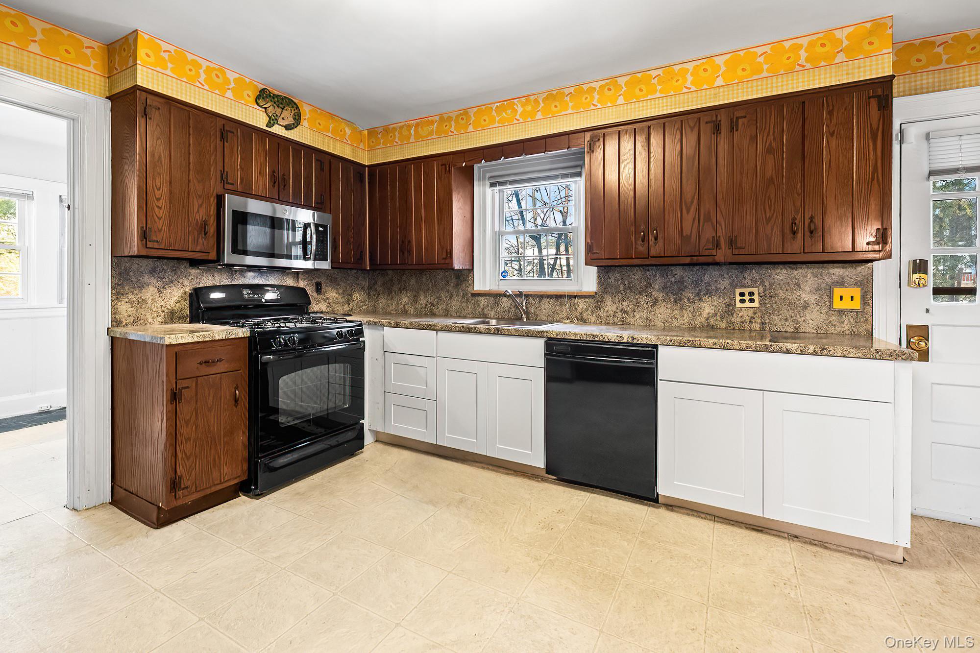 Scarsdale, New York, 10583, United States, 3 Bedrooms Bedrooms, ,2 BathroomsBathrooms,Residential,Pending,2007107