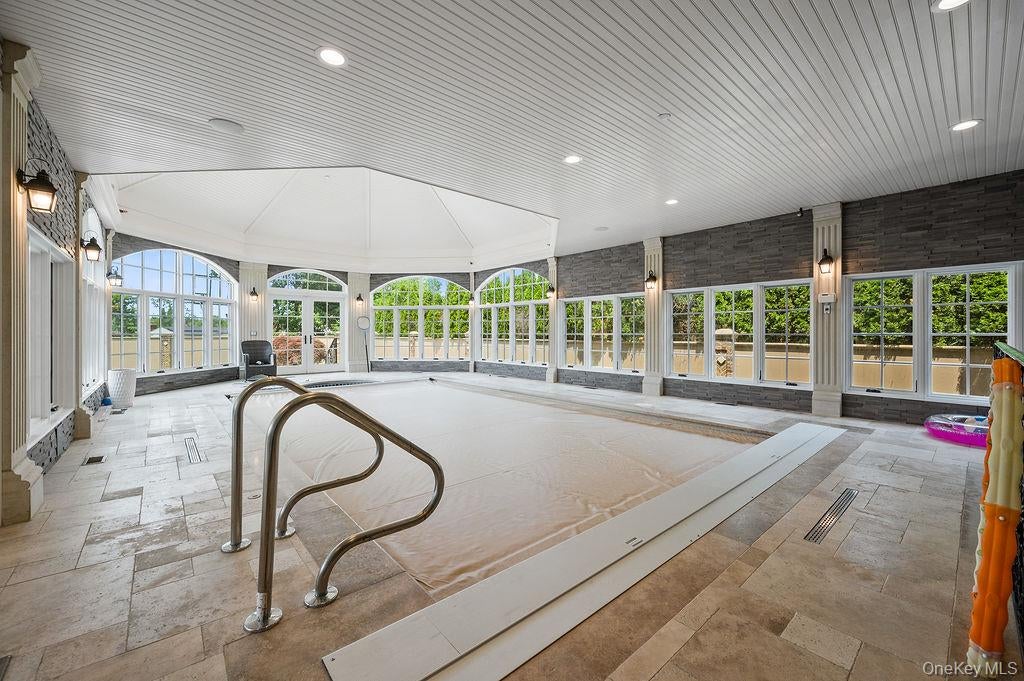 Little Neck, New York, 11362, United States, 5 Bedrooms Bedrooms, ,6 BathroomsBathrooms,Residential,Active,1908169