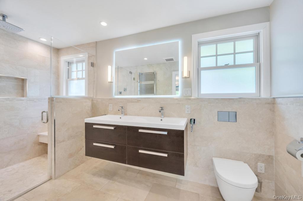 White Plains, New York, 10605, United States, 5 Bedrooms Bedrooms, ,4 BathroomsBathrooms,Residential,Pending,2045677