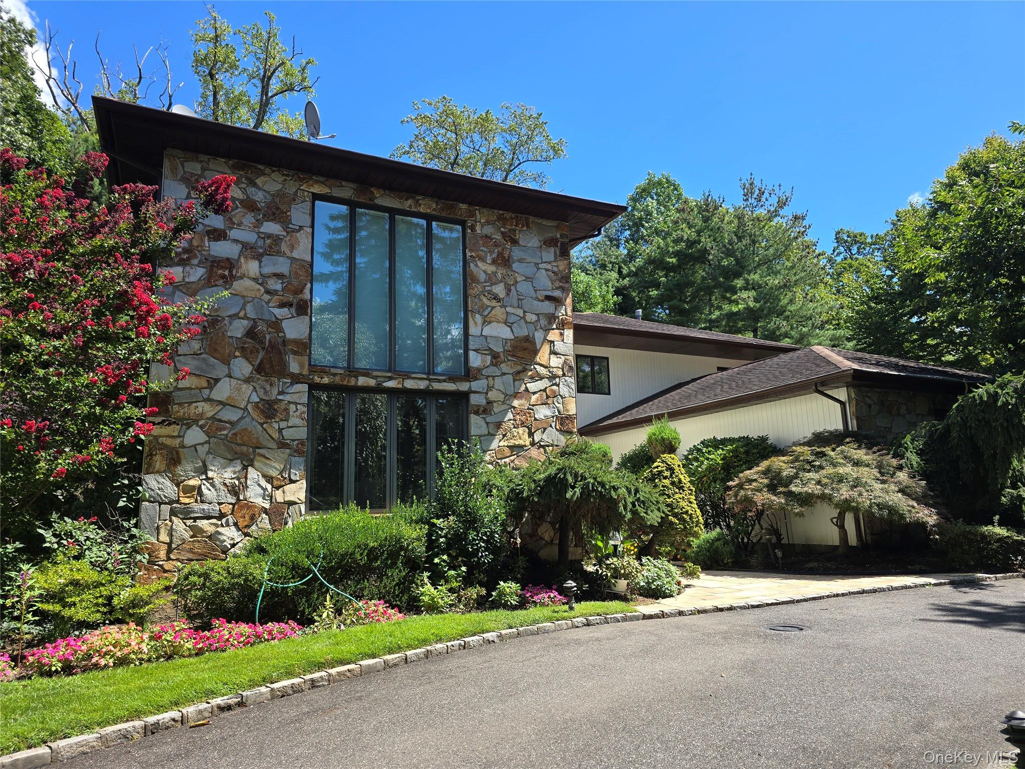 Manhasset, New York, 11030, United States, 5 Bedrooms Bedrooms, ,6 BathroomsBathrooms,Residential,Active,1788462