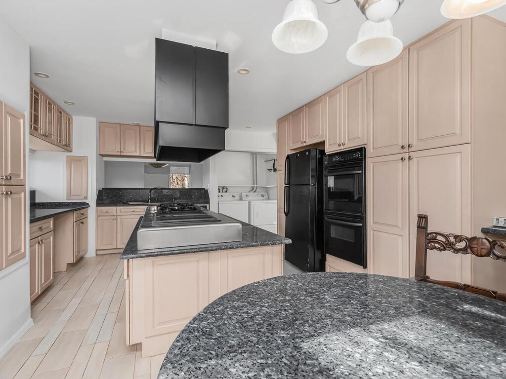 Bronx, New York, 10471, United States, 4 Bedrooms Bedrooms, ,3 BathroomsBathrooms,Residential,Active,1764906