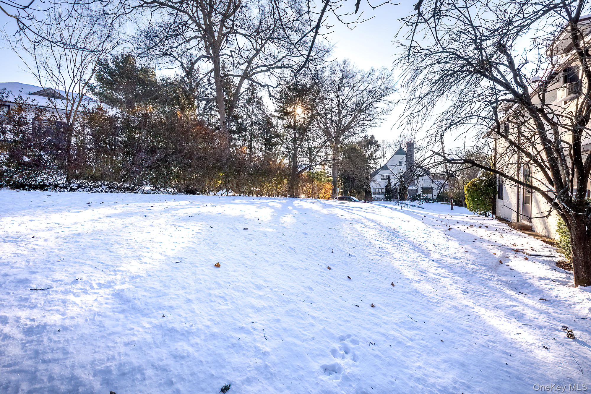 Scarsdale, New York, 10583, United States, 3 Bedrooms Bedrooms, ,2 BathroomsBathrooms,Residential,Pending,2007107