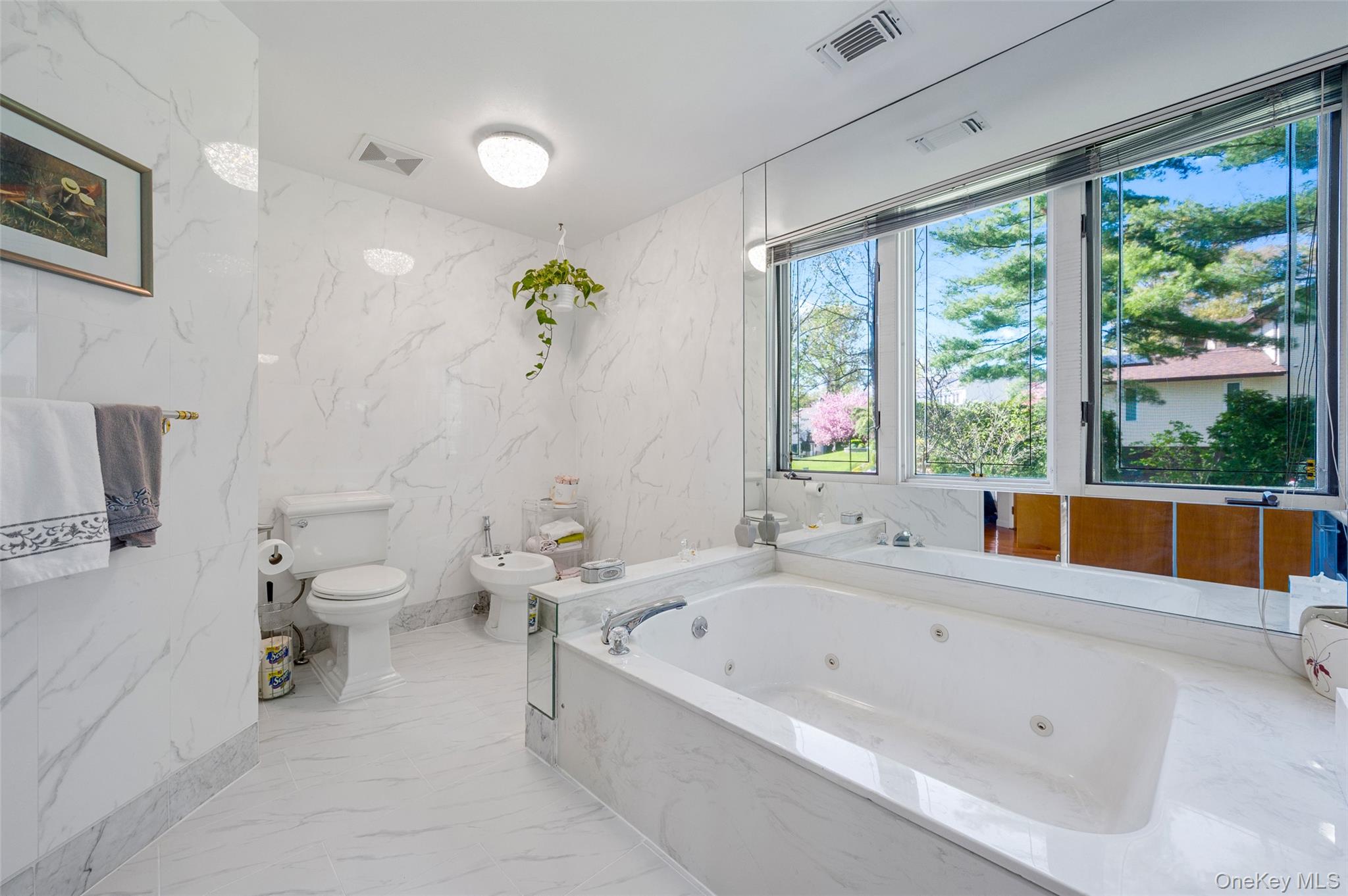 Manhasset, New York, 11030, United States, 5 Bedrooms Bedrooms, ,6 BathroomsBathrooms,Residential,Active,1788462