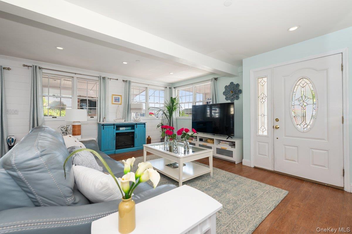 Long Beach, New York, 11561, United States, 4 Bedrooms Bedrooms, ,3 BathroomsBathrooms,Residential,Active,2008919