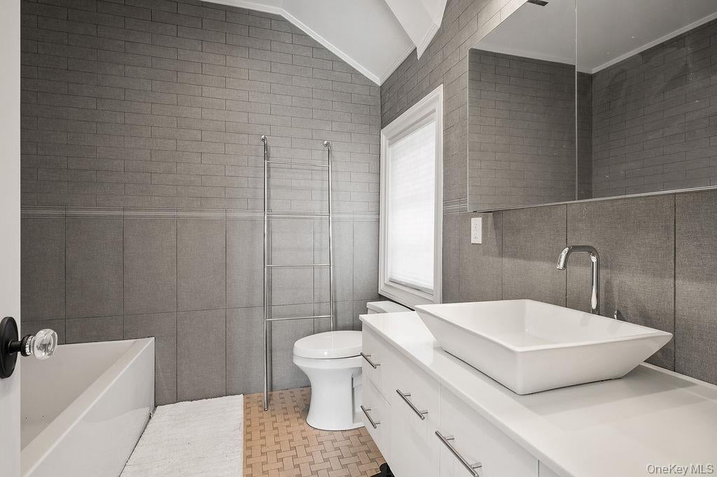 Little Neck, New York, 11362, United States, 5 Bedrooms Bedrooms, ,6 BathroomsBathrooms,Residential,Active,1908169