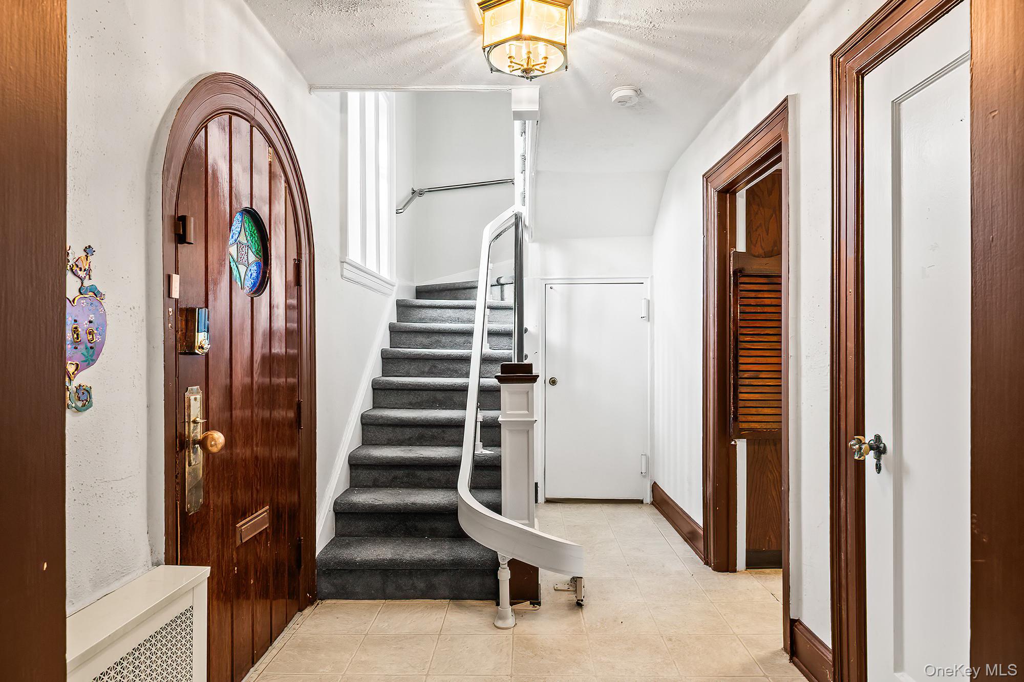 Scarsdale, New York, 10583, United States, 3 Bedrooms Bedrooms, ,2 BathroomsBathrooms,Residential,Pending,2007107