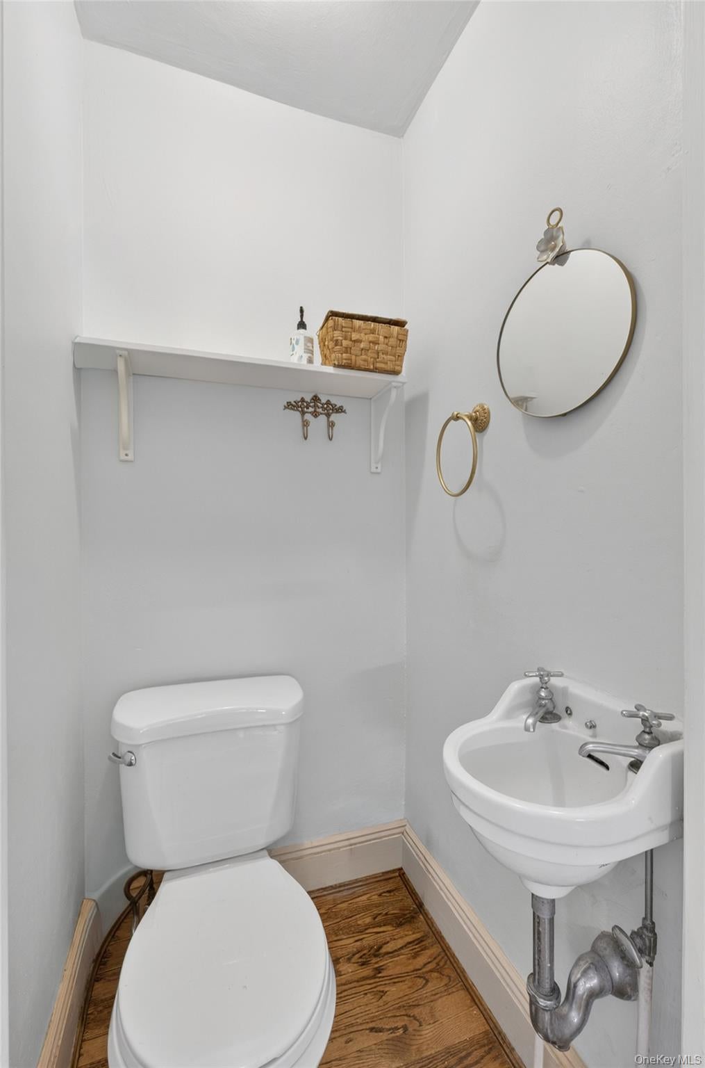 Manhasset, New York, 11030, United States, 4 Bedrooms Bedrooms, ,3 BathroomsBathrooms,Residential,Active,2045030