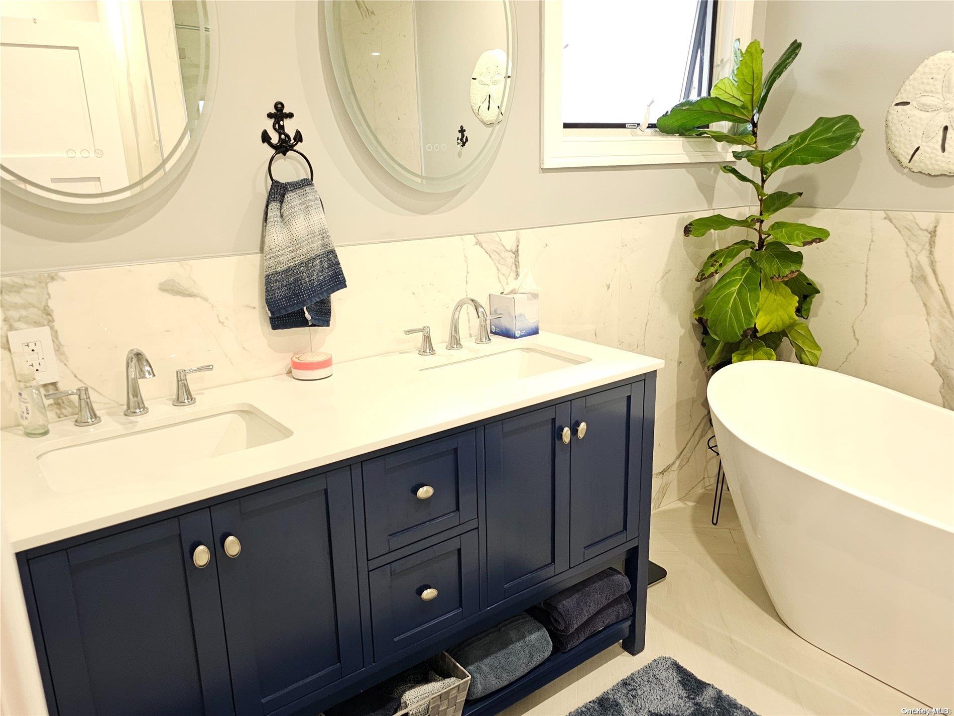 Babylon, New York, 11702, United States, 3 Bedrooms Bedrooms, ,3 BathroomsBathrooms,Residential,Active,1801049