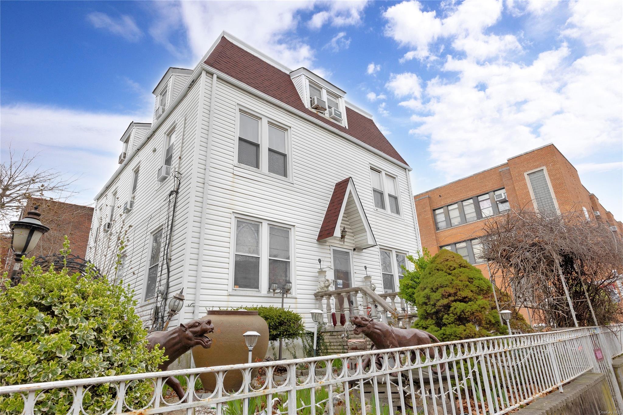 Elmhurst, New York, 11373, United States, ,7 BathroomsBathrooms,Residential,Pending,1825061